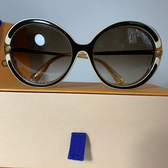 Louis Vuitton Accessories - 🌺Louis Vuitton  “Anthea” Gradient Sunglasses🌺